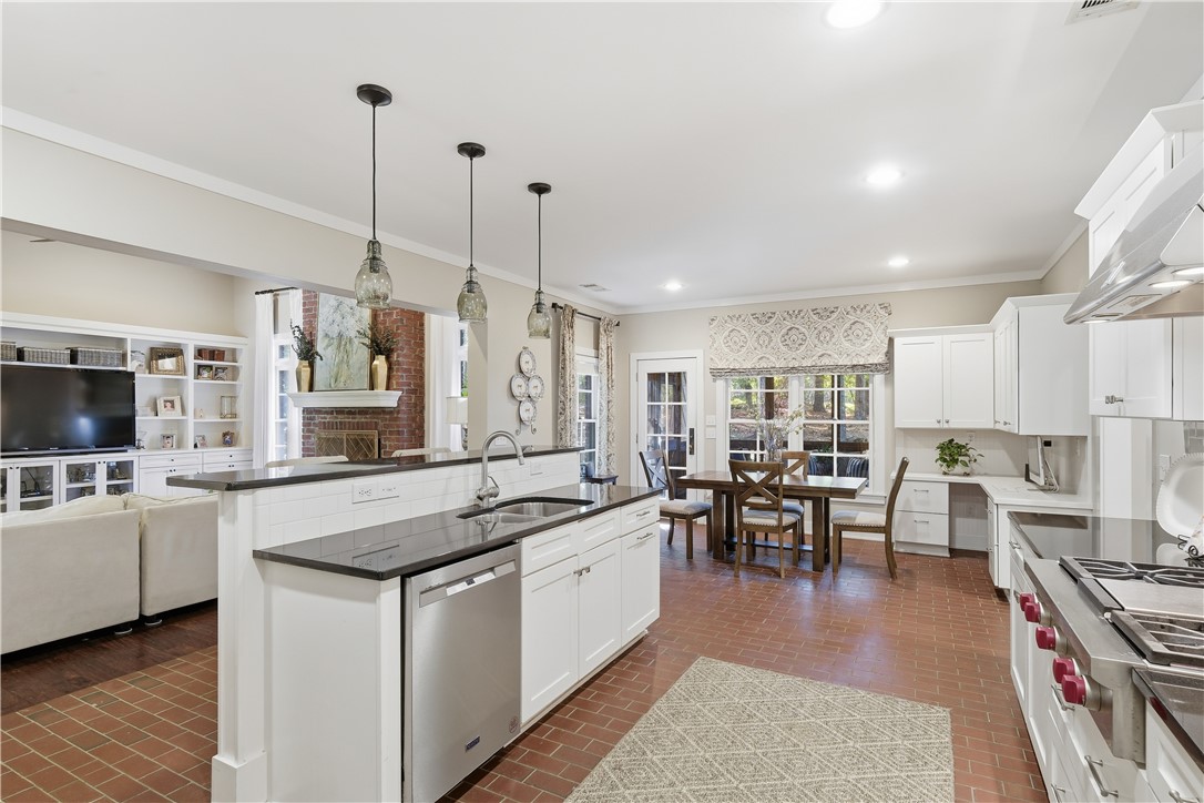 Auburn, Alabama 36830, United States, 4 Bedrooms Bedrooms, ,4 BathroomsBathrooms,Residential,Active,235844