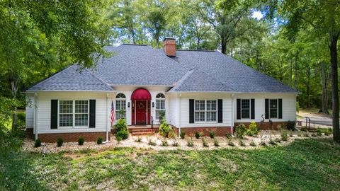 Photo of 2252 8TH Street SW, Lanett, AL 36863 (MLS # 175993) Photo of 2252 8TH Street SW, Lanett, AL 36863 (MLS # 175993)