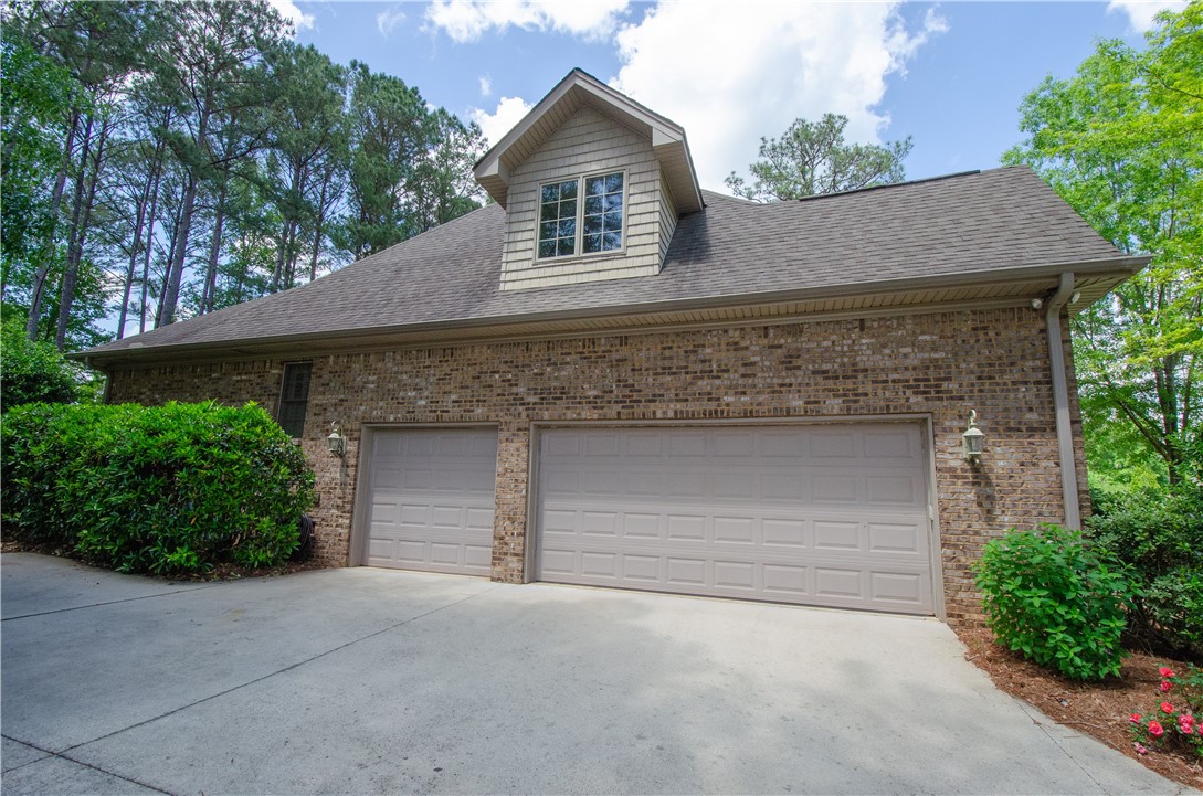 2209 MOUNT VERNON Lane
