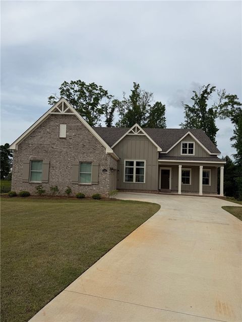 Photo of 2237 JENKINS Way, Opelika, AL 36801 (MLS # 180171)