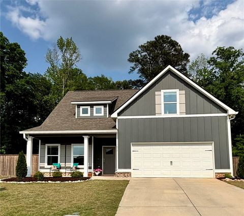 Photo of 1017 FINN Court, Opelika, AL 36801 (MLS # 180143)
