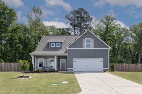 Photo of 1017 FINN Court, Opelika, AL 36801 (MLS # 180143)