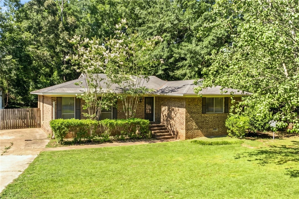 Photo of 1115 DREW Lane, Auburn, AL 36830 (MLS # 181506)