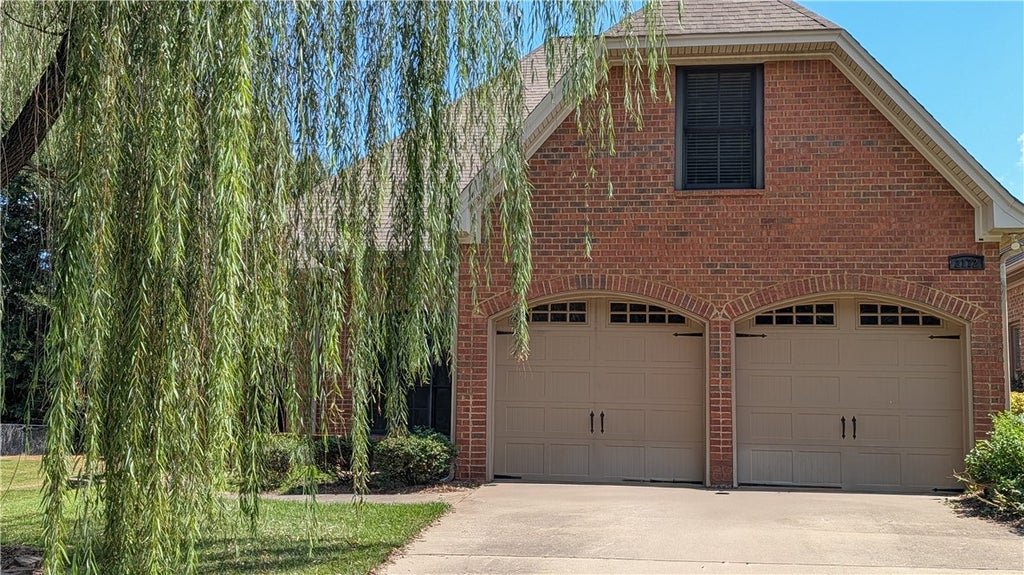 Photo of 2172 N DONAHUE Drive, Auburn, AL 36830 (MLS # 182198)
