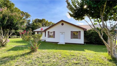 Photo of 404 LEE ROAD 118, Opelika, AL 36804 (MLS # 175973) Photo of 404 LEE ROAD 118, Opelika, AL 36804 (MLS # 175973)