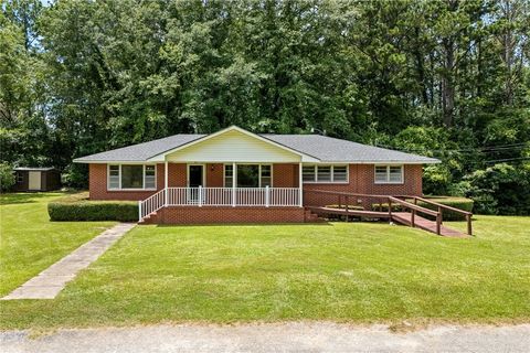 Photo of 65 ALBERTA Street, Camp Hill, AL 36850 (MLS # 175655)