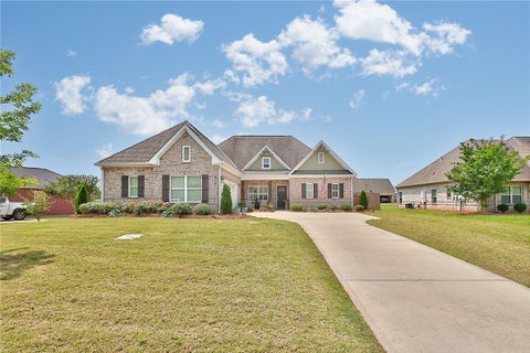 Photo of 914 E TOWNE LAKE Circle, Opelika, AL 36804 (MLS # 182346)