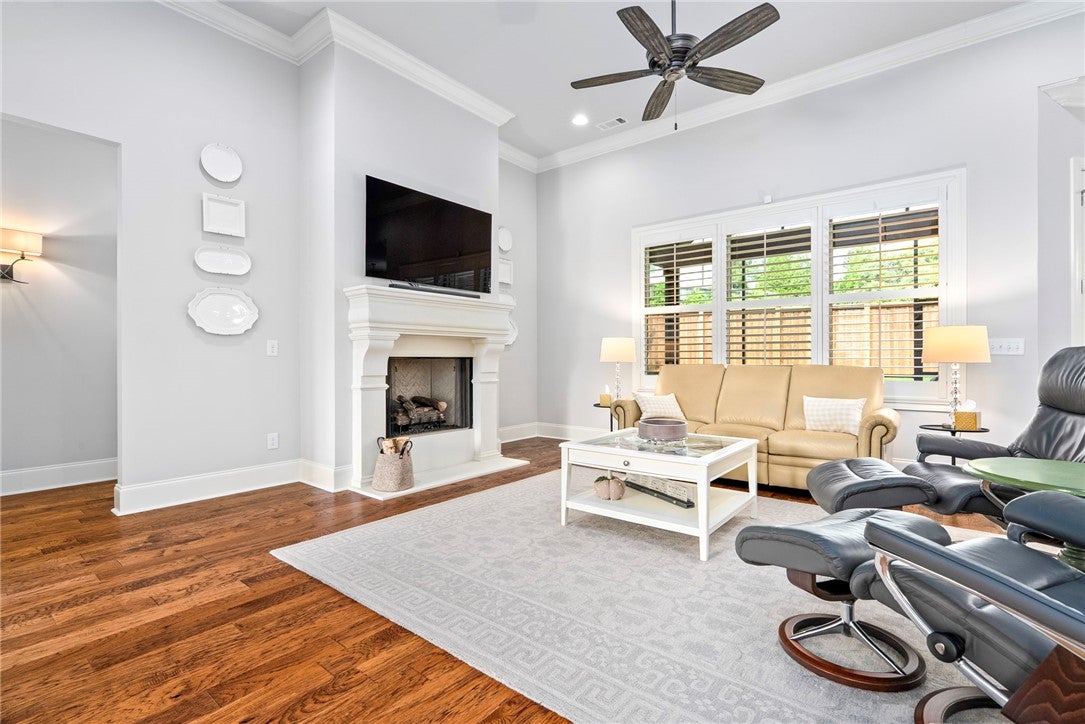 1009 FAIRVIEW Lane
