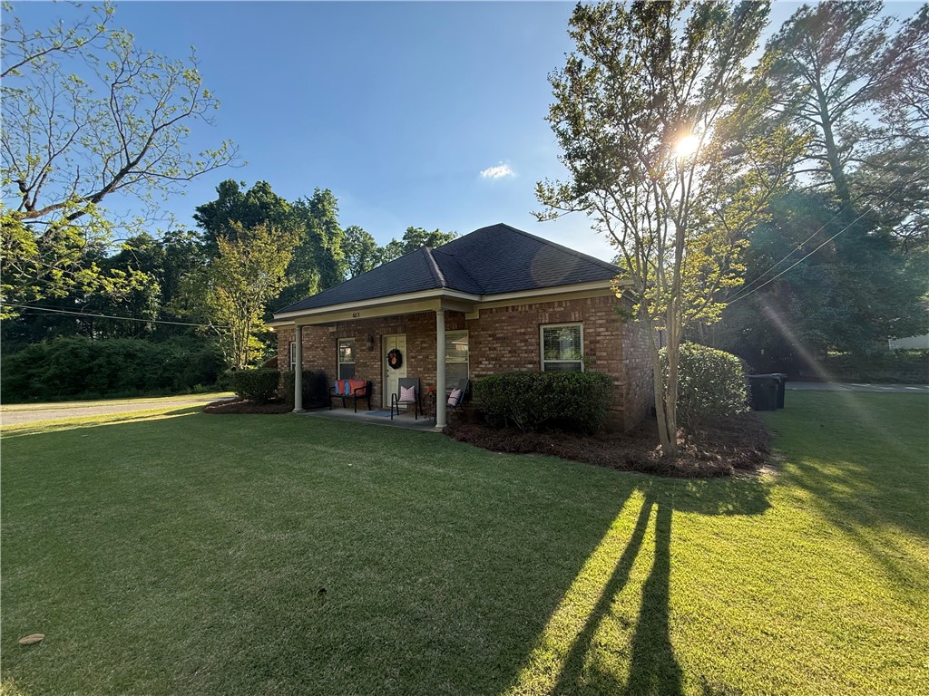 603 N DONAHUE Drive