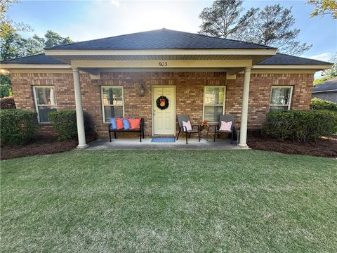 Photo of 603 N DONAHUE Drive, Auburn, AL 36832 (MLS # 180270)