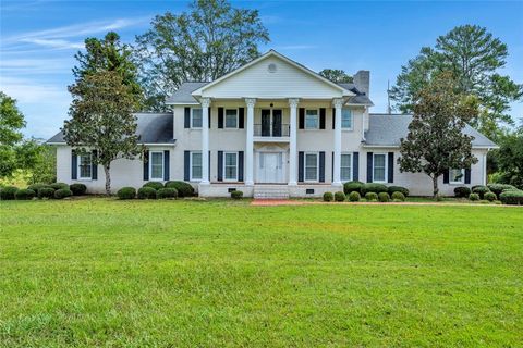 Photo of 44 NUNNALLY LAKE Road, Ohatchee, AL 36271 (MLS # 176833)
