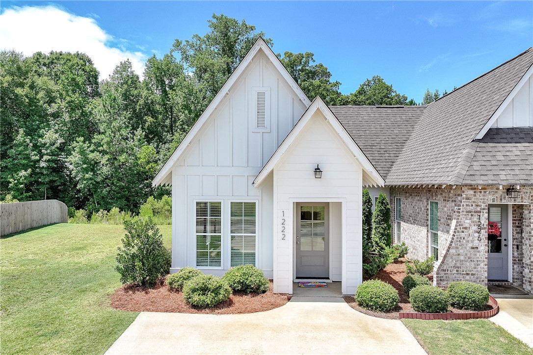 1222 BURROW Circle