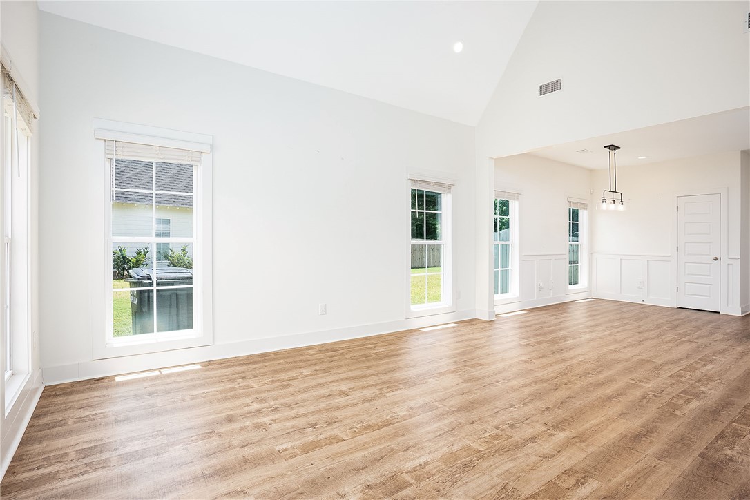 1222 BURROW Circle