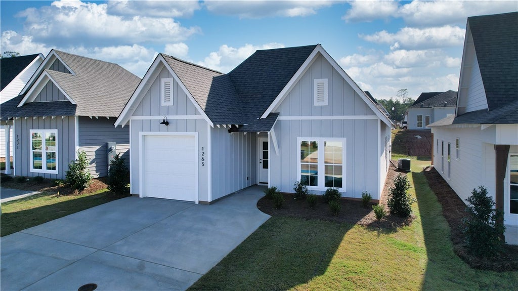 Photo of 2018 CROSSING Court W, Valley, AL 36854 (MLS # 181847)