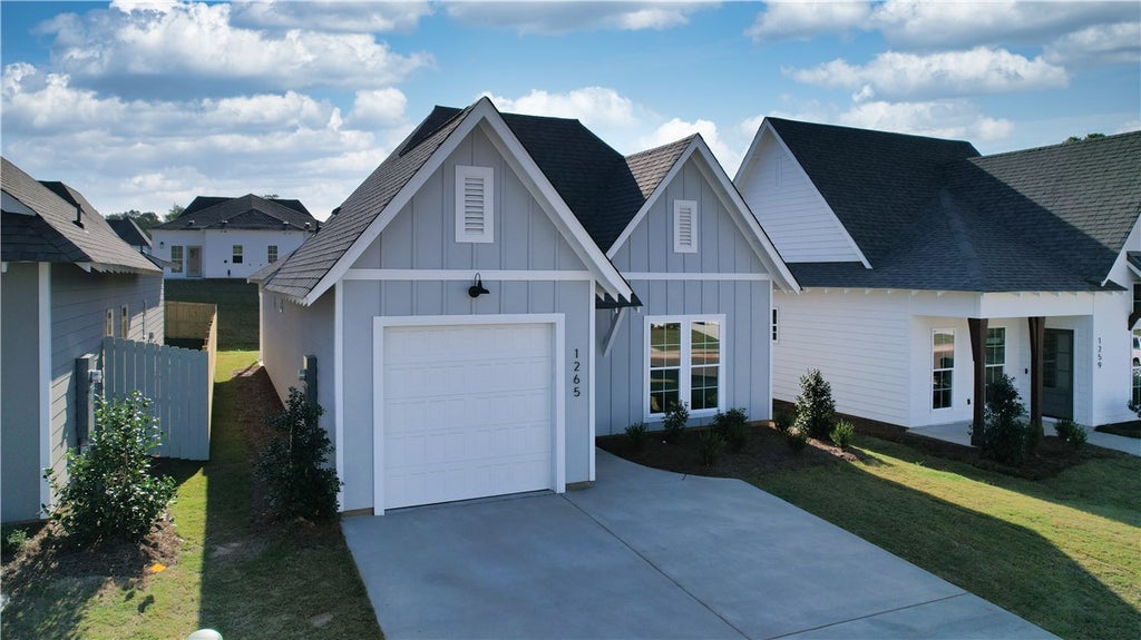 Photo of 2018 CROSSING Court W, Valley, AL 36854 (MLS # 181847)
