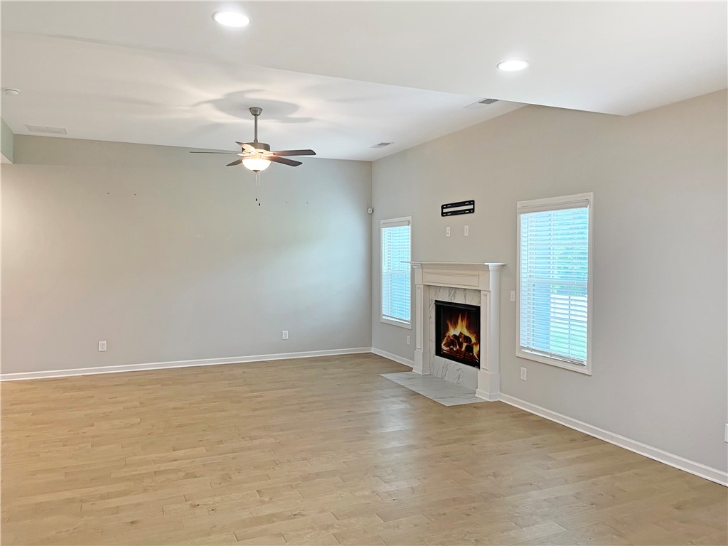 819 TIGER Trail