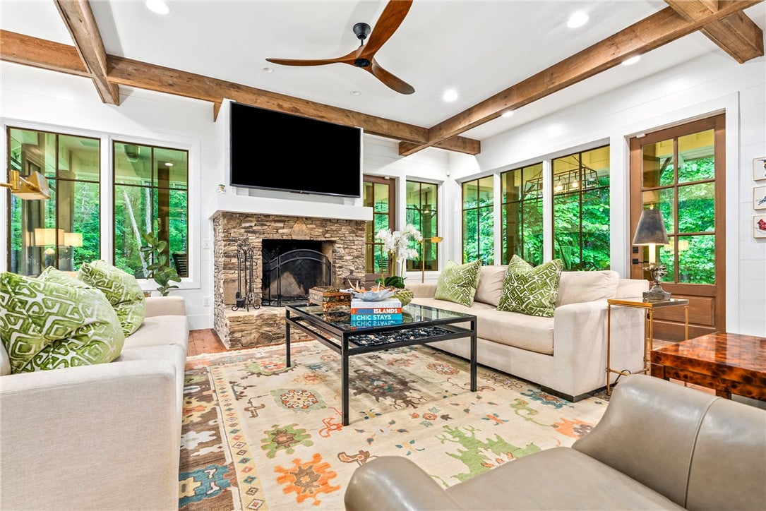 900 DAKOTA Drive