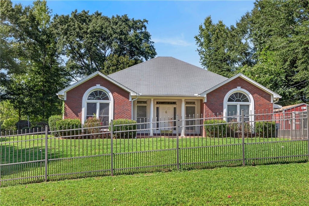 Photo of 98 LEE ROAD 418, Opelika, AL 36804 (MLS # 181870)