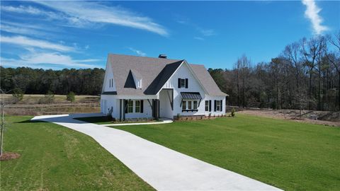 Photo of 4 HUNTERS HILL Lane, Auburn, AL 36830 (MLS # 177334)