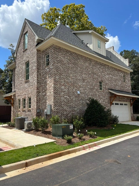 814 N COLLEGE Street 1