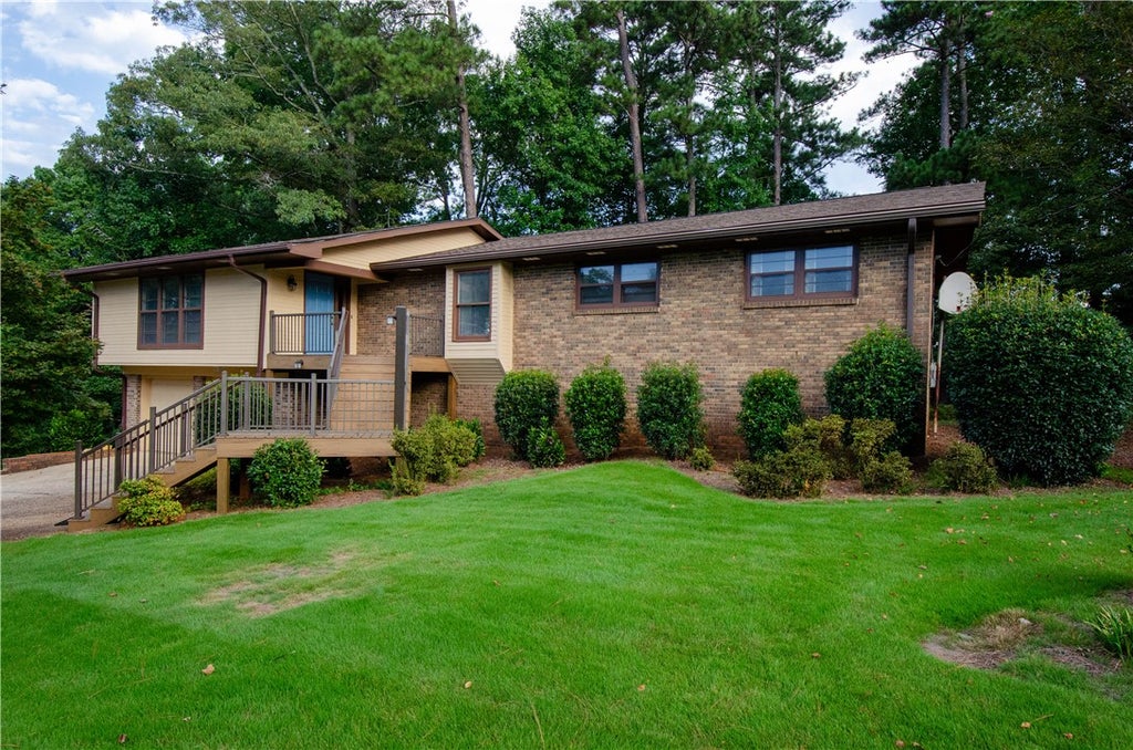 Photo of 1001 CUMBERLAND Drive, Auburn, AL 38630 (MLS # 181897)