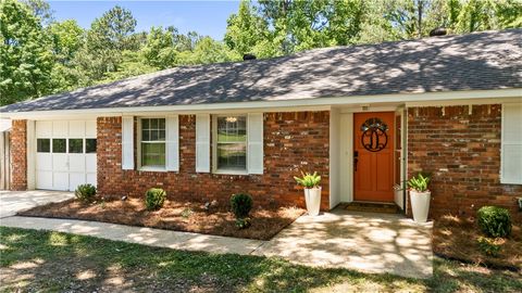 Photo of 3116 NORTHGATE Drive, Opelika, AL 36801 (MLS # 180494)