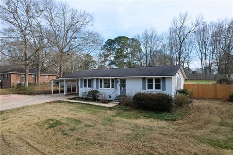 Photo of 3205 VERNON Avenue, Opelika, AL 36801 (MLS # 179116)