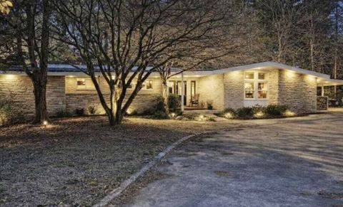 Photo of 3052 DADEVILLE Road, Alexander City, AL 35010 (MLS # 178780)