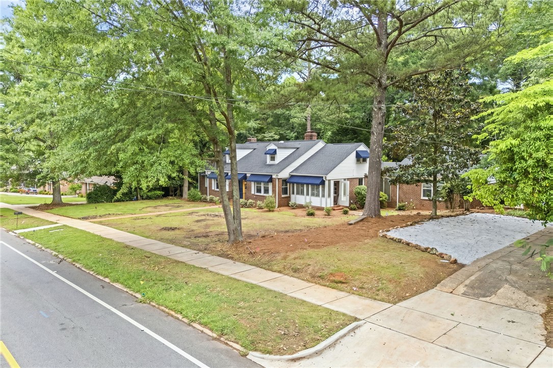 715 N 10TH Street