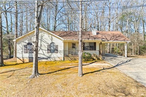 Photo of 704 ROSALIND Street, Opelika, AL 36801 (MLS # 179105)