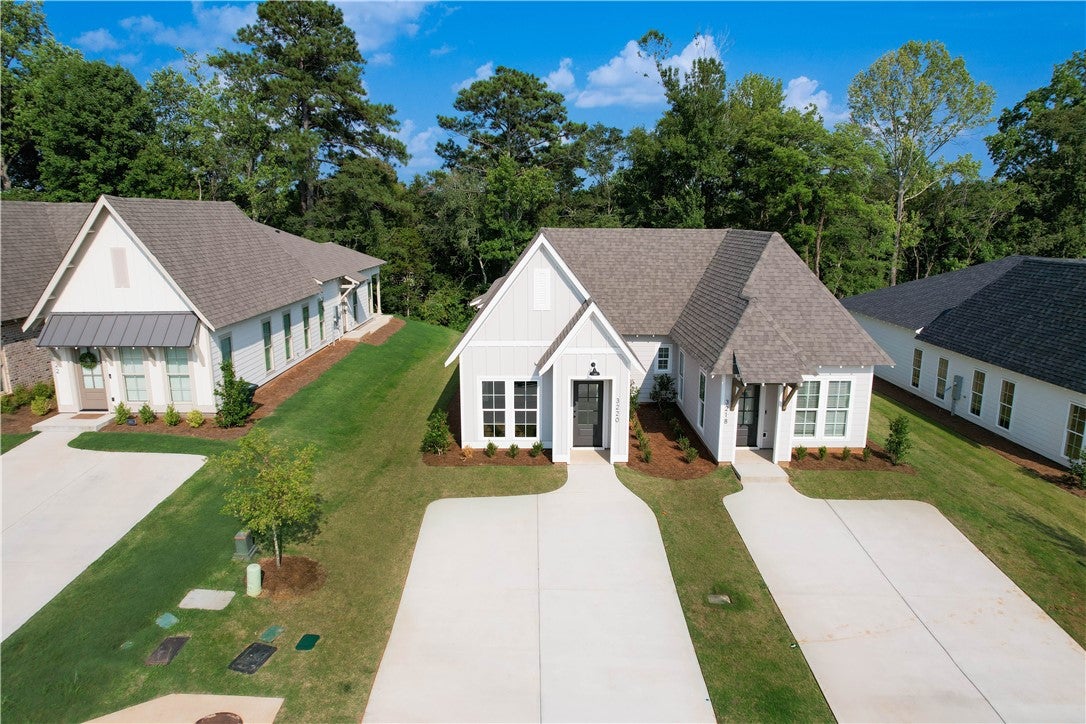 3220 BRADLEY Lane