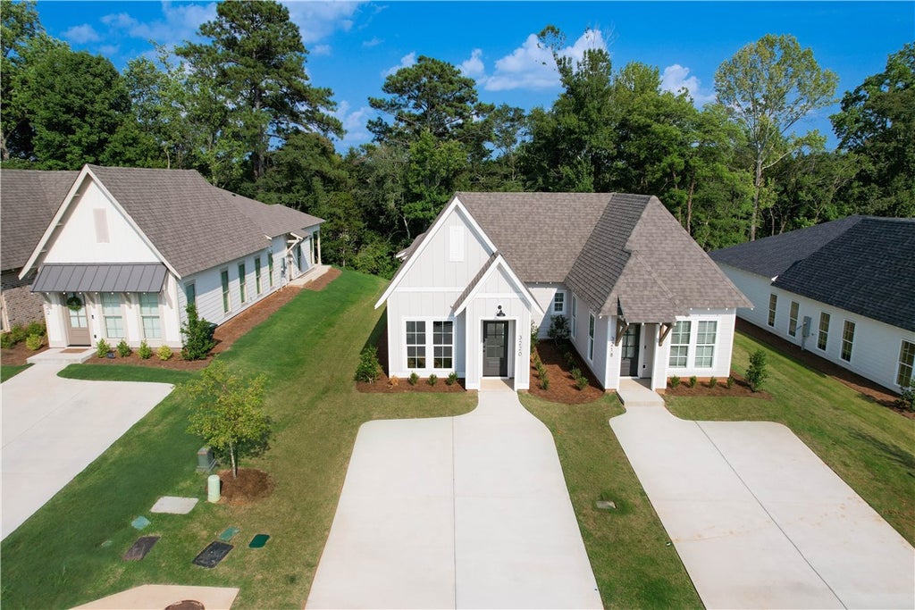 Photo of 3220 BRADLEY Lane, Auburn, AL 36830 (MLS # 182180)