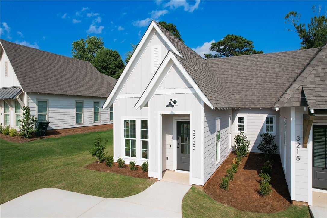 3220 BRADLEY Lane