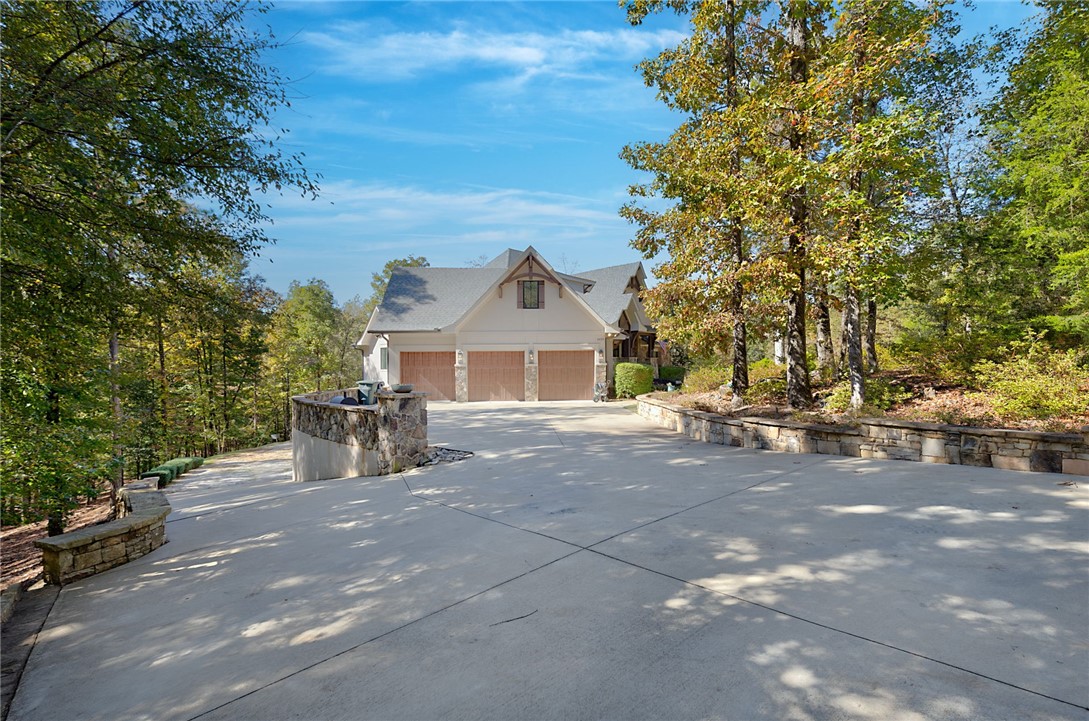 1659 N DONAHUE Drive