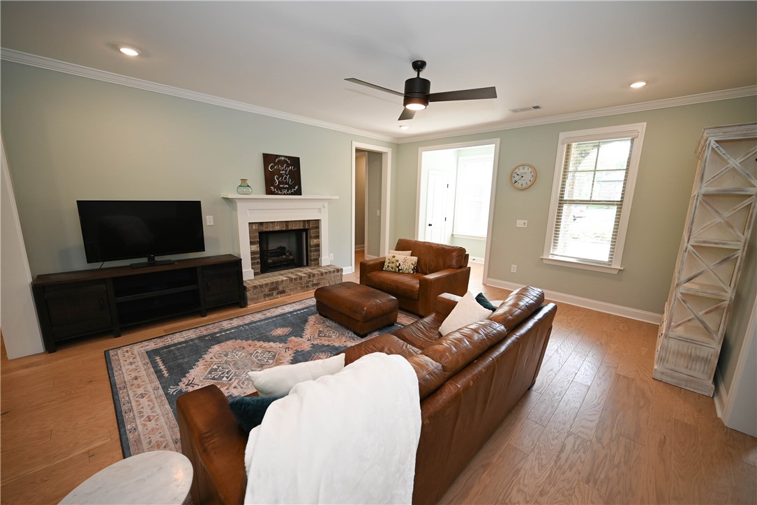 1637 JAMES BURT Parkway