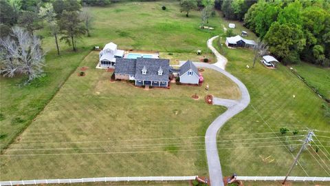 Photo of 2500 RIDGE Road, Opelika, AL 36801 (MLS # 173635)