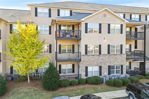 Photo of 607 W GLENN Avenue #211, Auburn, AL 36832 (MLS # 177319) Photo of 607 W GLENN Avenue #211, Auburn, AL 36832 (MLS # 177319)