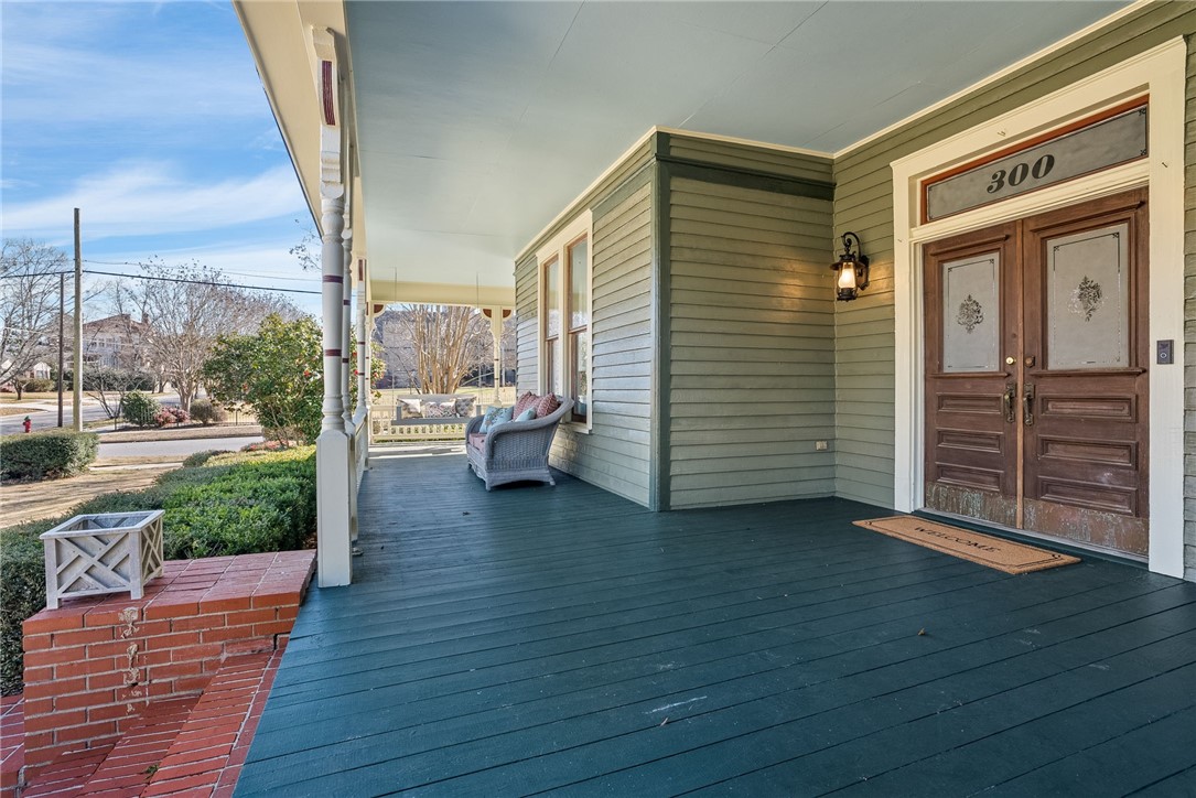 300 N 8TH Street
