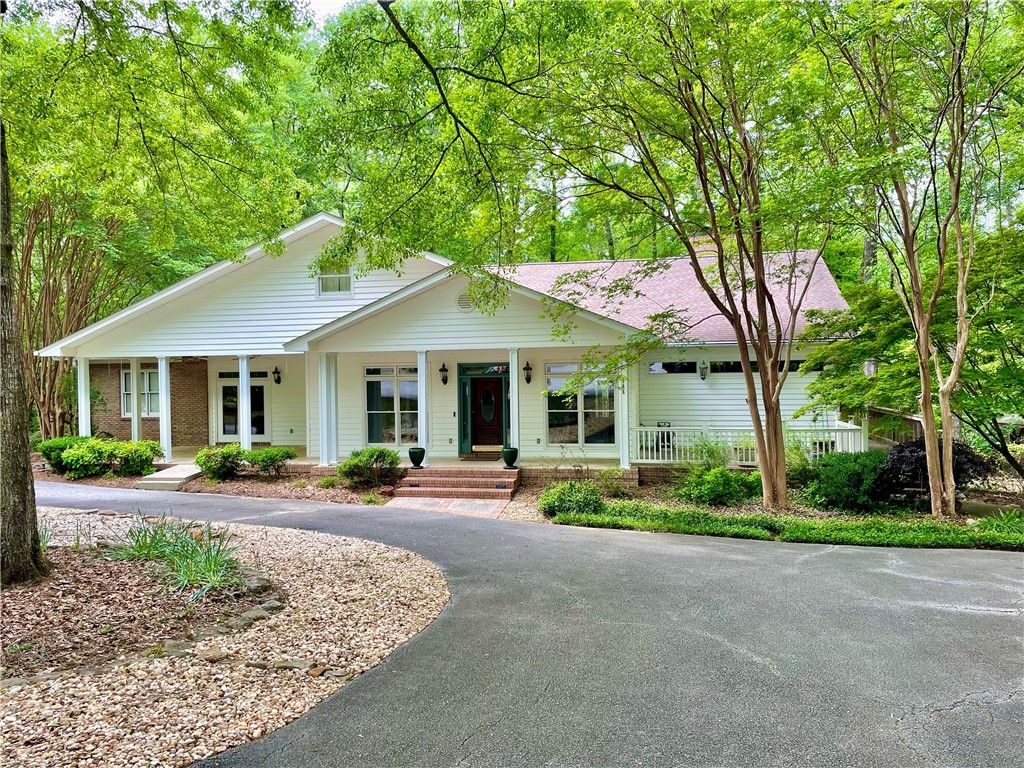 Photo of 335 FORSYTHIA Court, Auburn, AL 36830 (MLS # 175619)