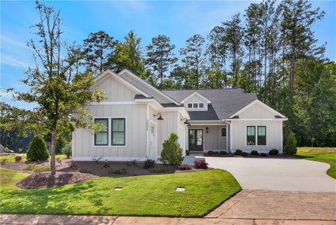 Photo of 3006 NATIONAL VILLAGE Parkway, Opelika, AL 36801 (MLS # 182041)