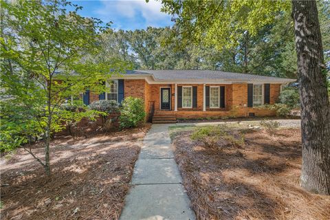 Photo of 816 HEARD Avenue, Auburn, AL 36830 (MLS # 177113)
