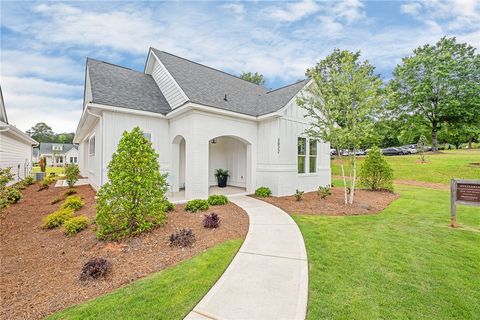 Photo of 3022 YARDS Lane, Opelika, AL 36801 (MLS # 175702)