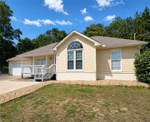 Photo of 216 LAUREL WOOD Drive, Smiths Station, AL 36877 (MLS # 180595)