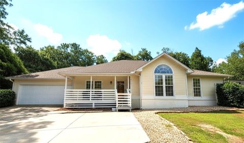 Photo of 216 LAUREL WOOD Drive, Smiths Station, AL 36877 (MLS # 180595)