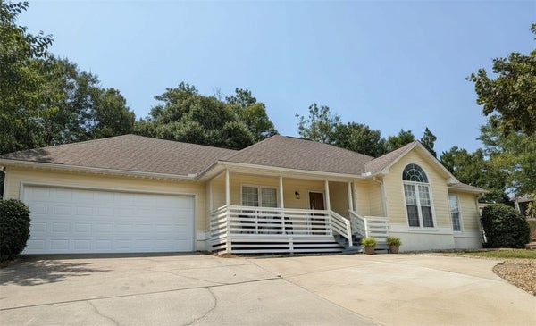 216 LAUREL WOOD DR, SMITHS STATION, AL 36877 - Image 35bb512cc3e242a8a3e583c9243b90e5/4226452327
