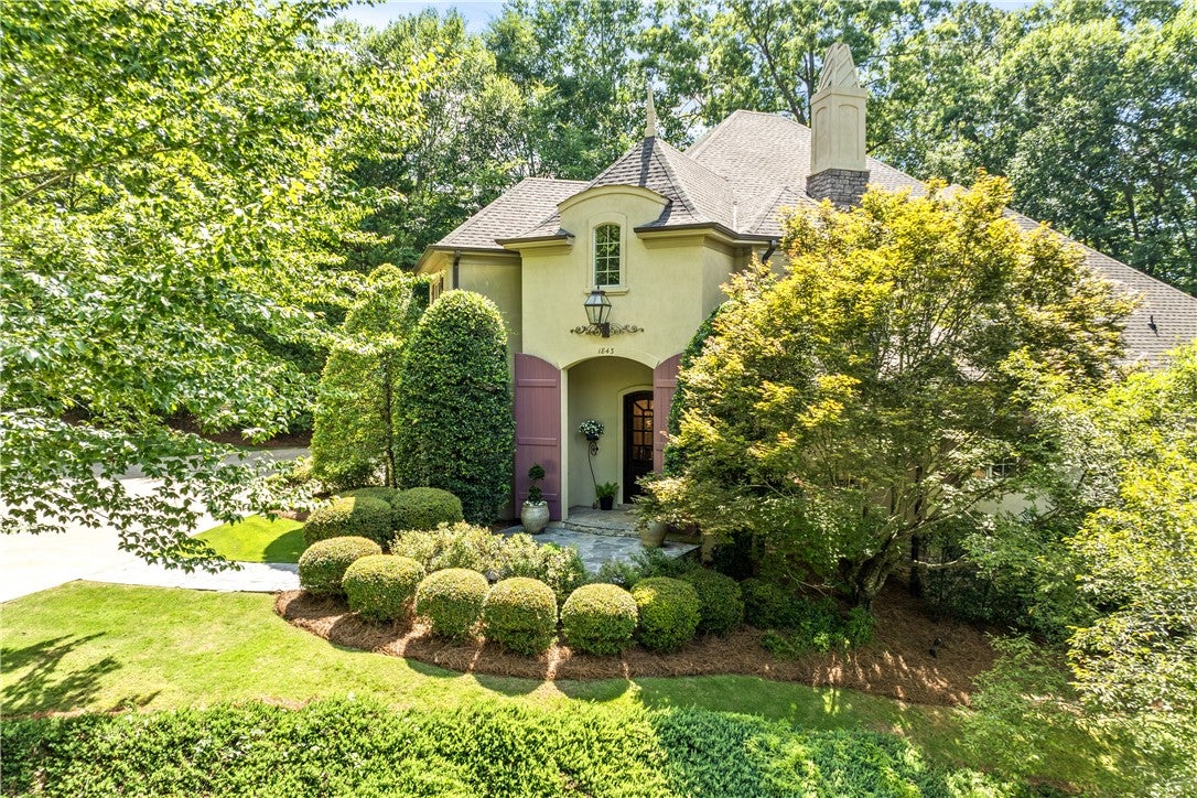 1843 FAIRWAY Drive