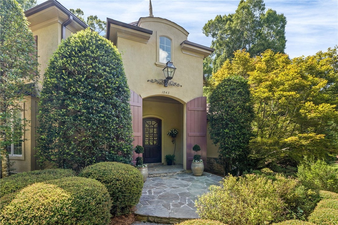 1843 FAIRWAY Drive