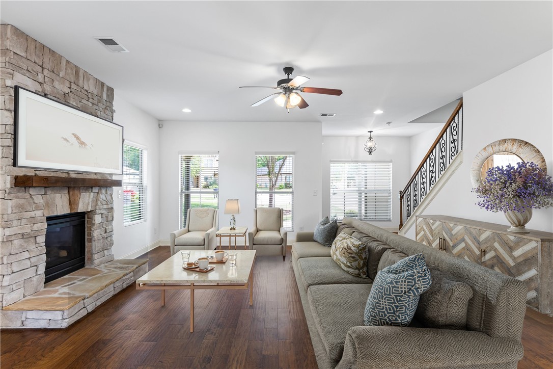 2321 VINCENTE Drive