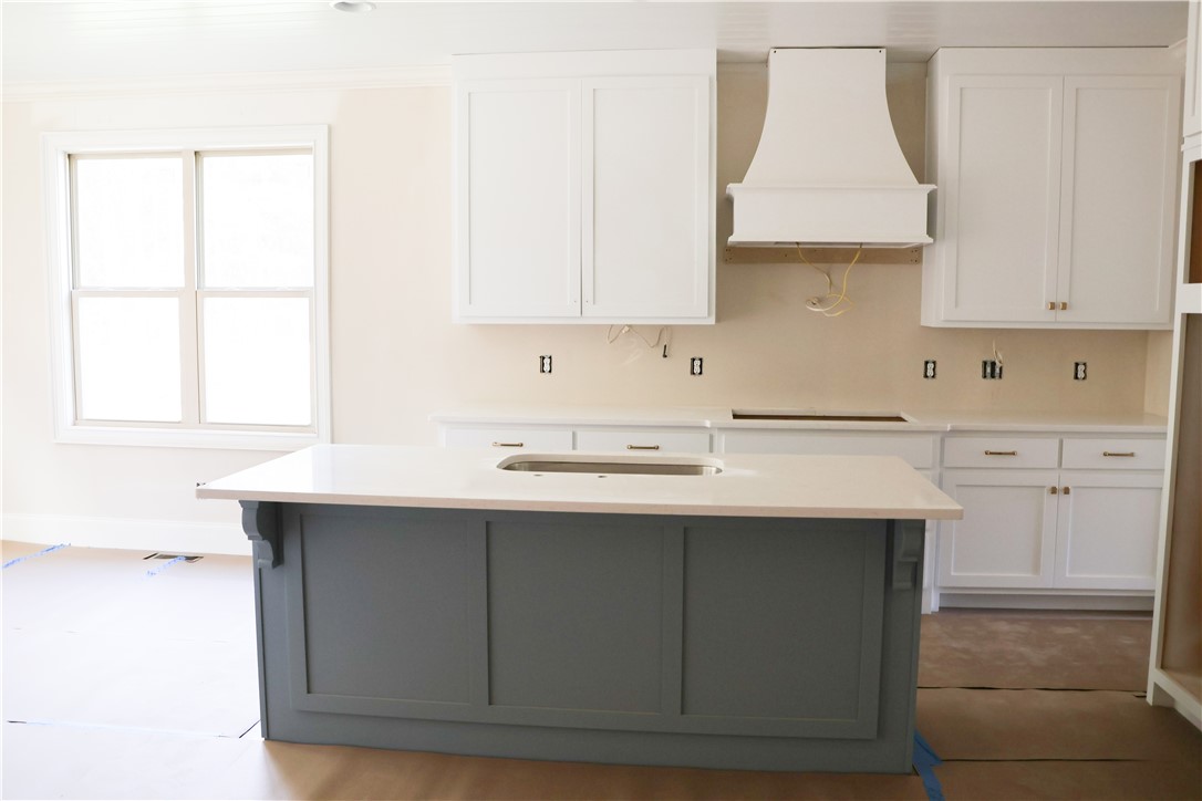 2049 ARROWHEAD Avenue