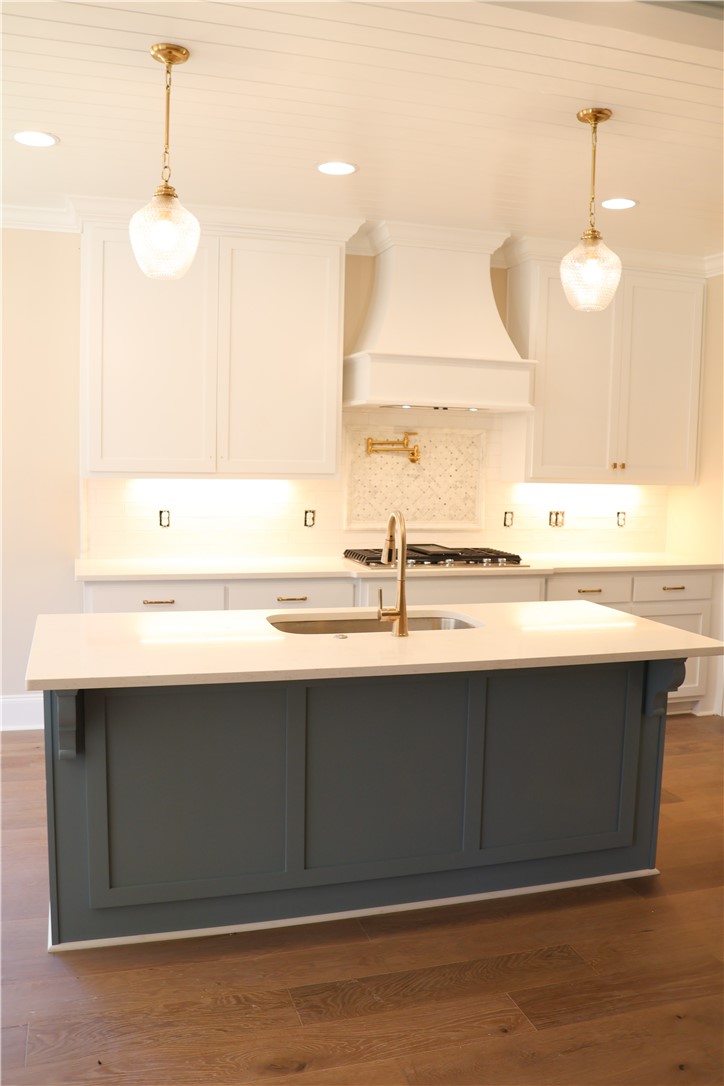 2049 ARROWHEAD Avenue